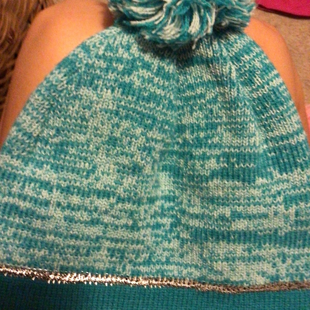 CUTE SNOW BEANIE TEAL NEVER USED